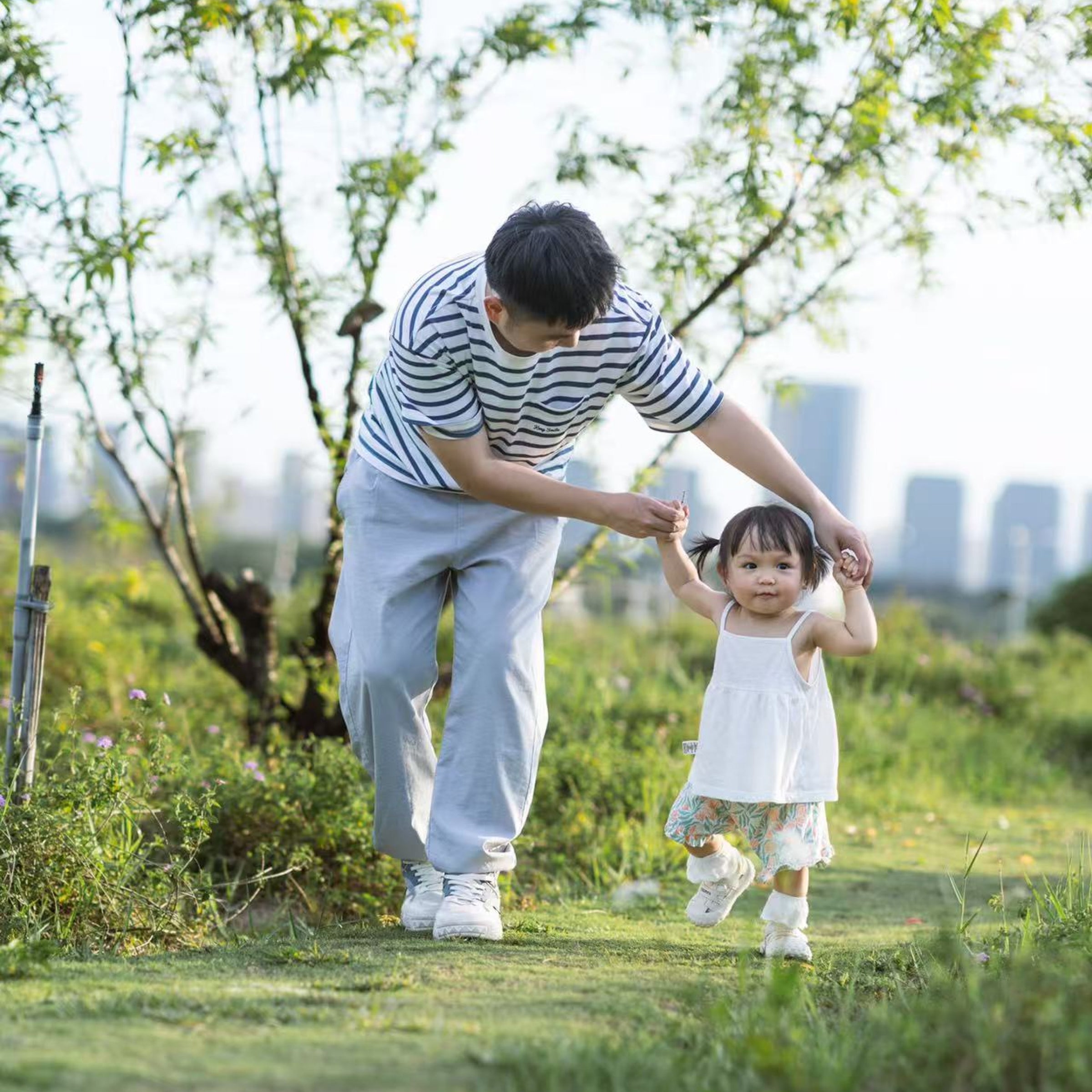 The Best Way for a Baby to Learn to Walk: What Science and Experience Say